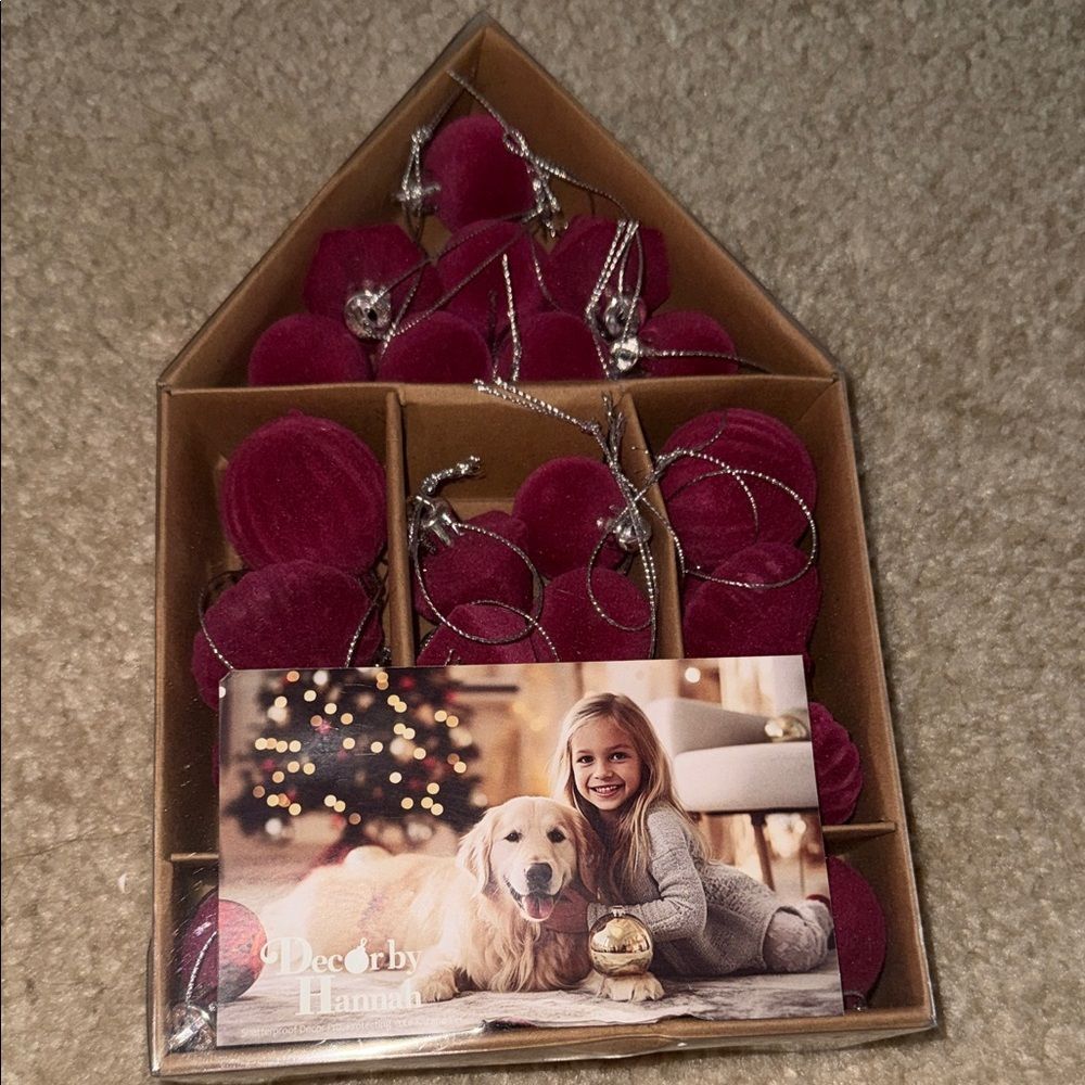 Decor by Hannah 24ct 4cm Red Holiday Ornament Set NIB
